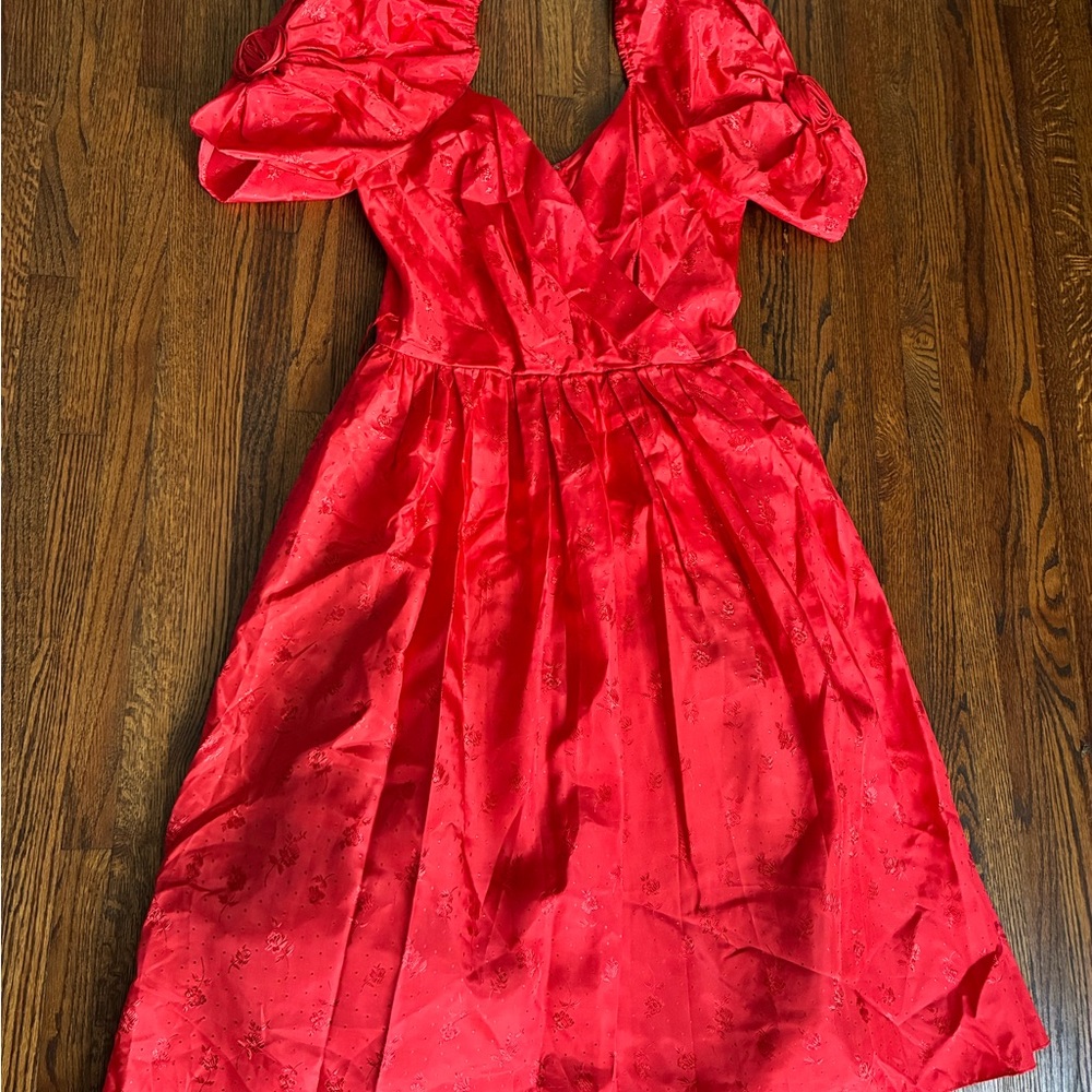 Red vintage 50s/60s style dress with puffy sleeves and floral pattern - Picture 3 of 12